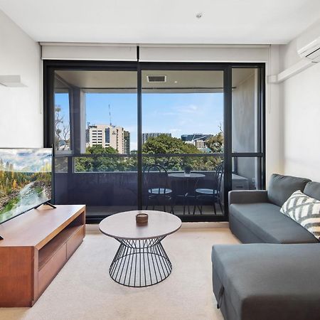 1 Bedroom Unbeatable Location With Parking Melbourne Exterior photo