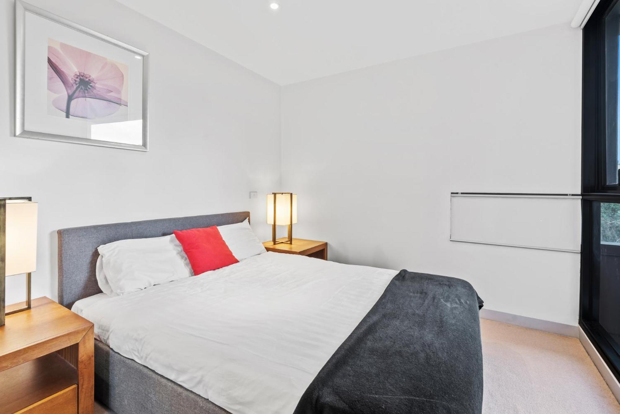 1 Bedroom Unbeatable Location With Parking Melbourne Exterior photo